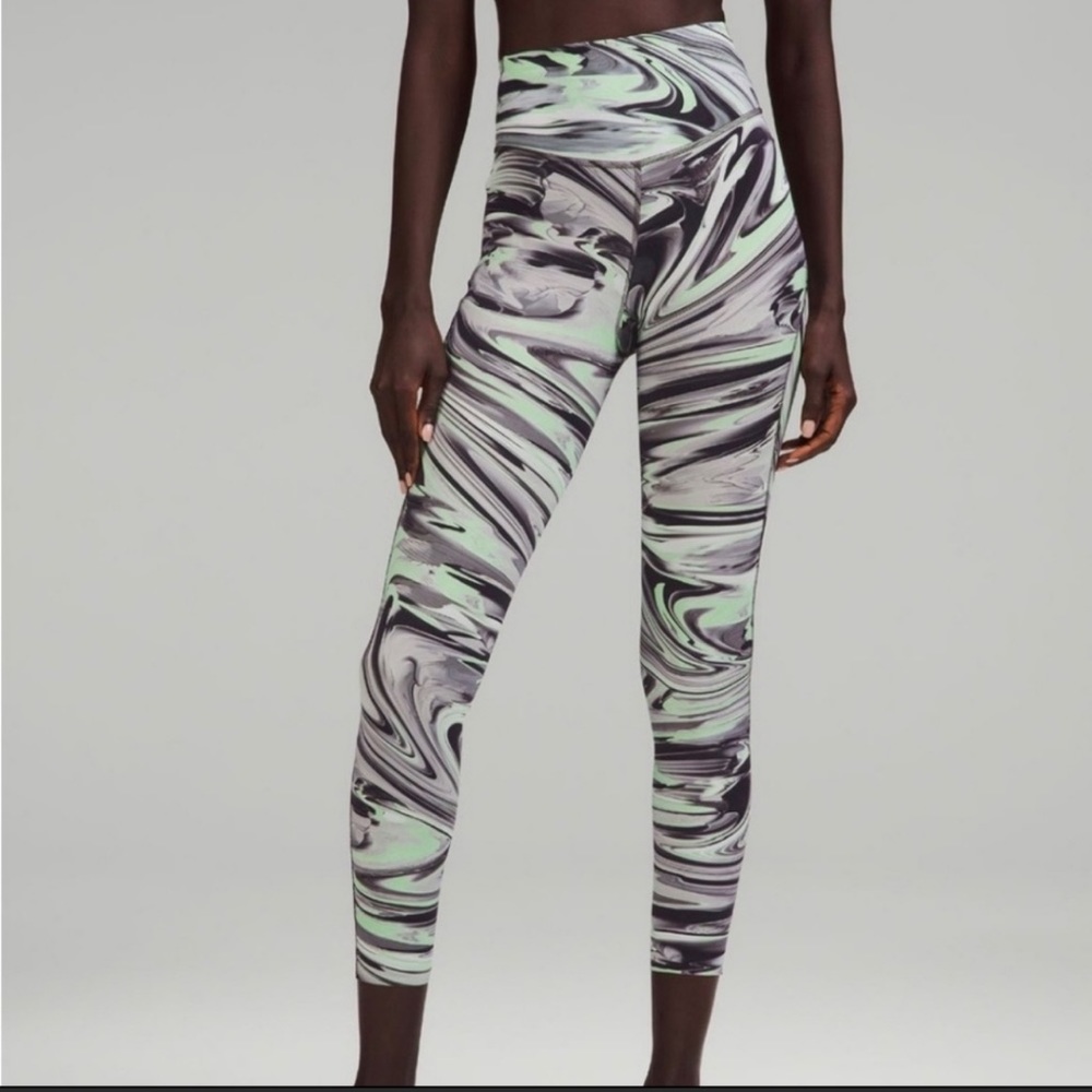 Lululemon Base Pace HR Running Tight 25"
NWT Size 4 Paint Glide Warp Multi
